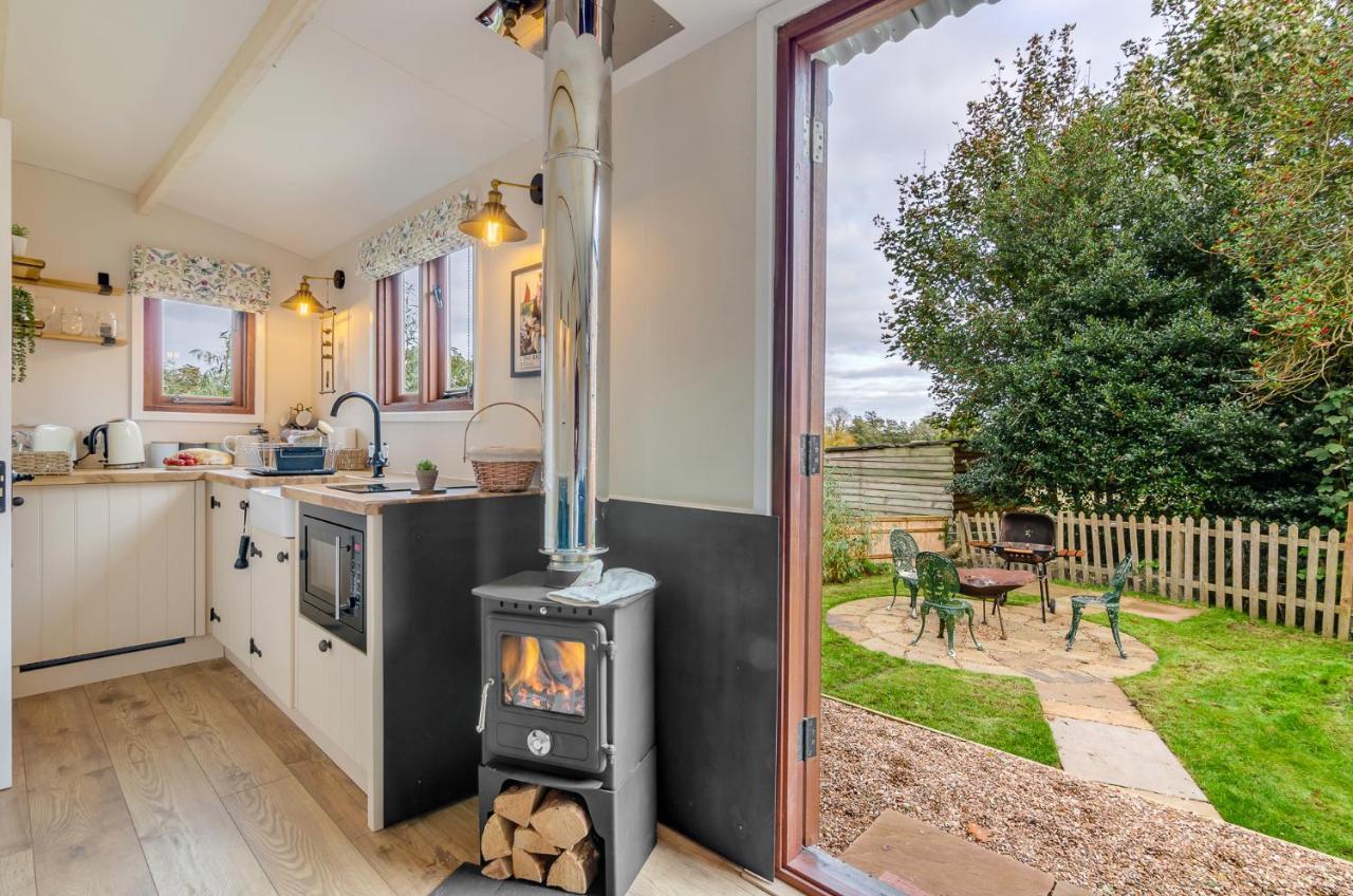 Hayloft And Shepherds Hut In Norfolk Broads With Fire Pit And Bbq From Ginger And Gold Ranworth ภายนอก รูปภาพ